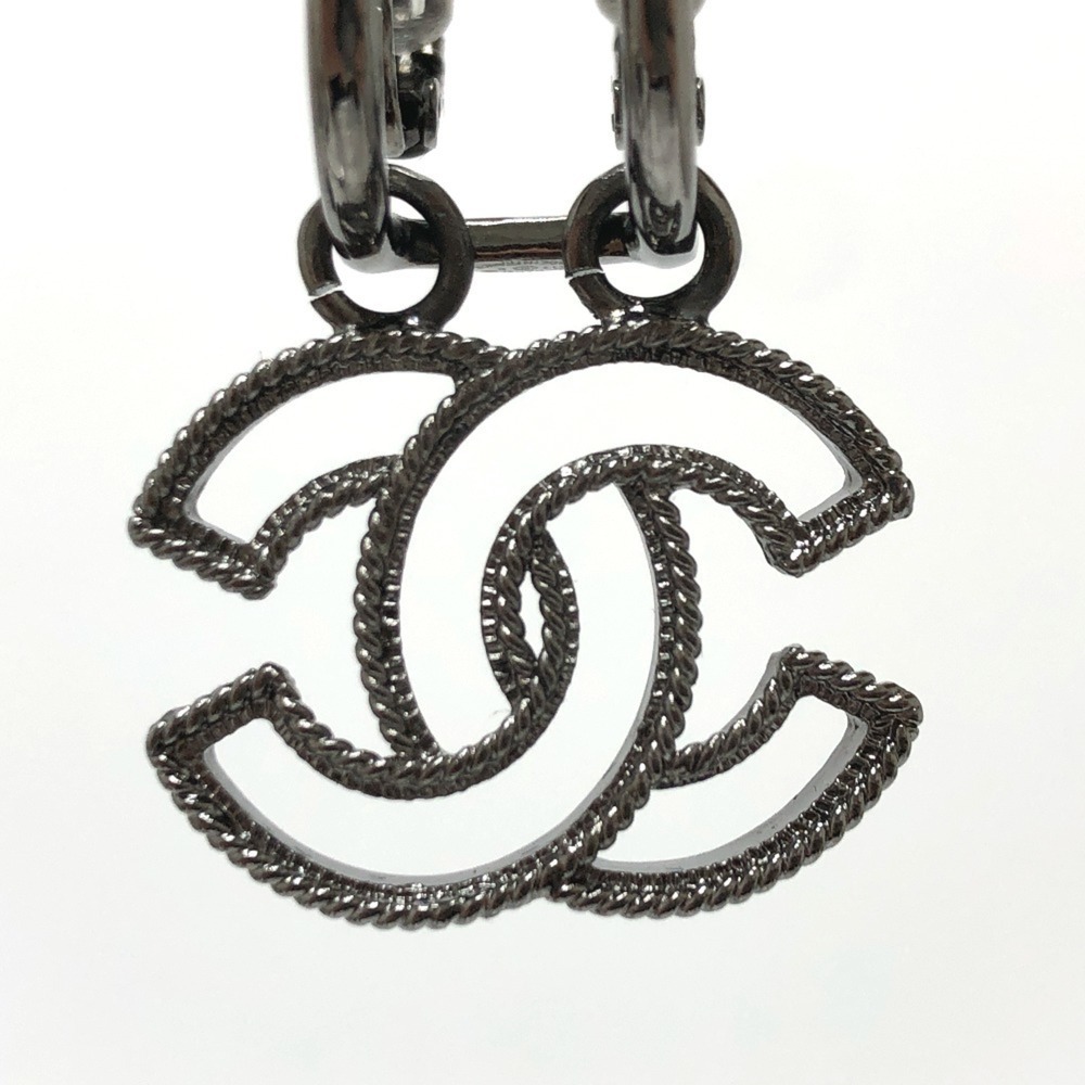 CHANEL Authentic Black Earrings - Picture 3 of 9